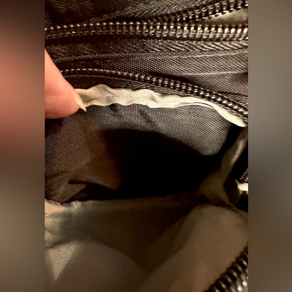Black Baggallini Crossbody Bag, Great Travel Bag, Excellent Condition - Picture 8 of 13